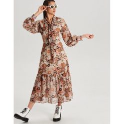 Sukienka maxi w kwiaty - Kremowy. Białe sukienki damskie Cropp, l, bez wzorów, bez kołnierzyka, bez ramiączek, maxi. Za 149.99 zł.
