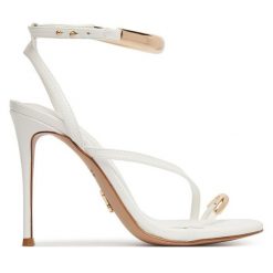 Klapki Steve Madden. Białe klapki damskie Steve Madden, bez wzorów, bez obcasa. Za 559.99 zł.