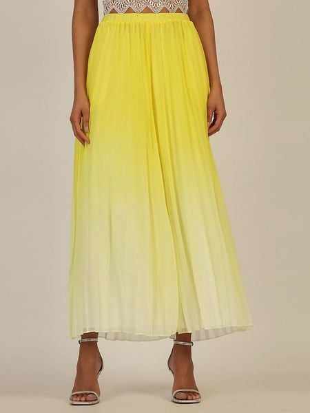 APART Spodnie plisowane w kolorze żółtym rozmiar: 38. Żółte spodnie materiałowe damskie Apart, bez wzorów, z materiału, z podwyższonym stanem. Za 217.99 zł.