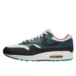 Buty do chodzenia dla dorosłych Air Max 1 Liverpool Lebron James. Zielone buty sportowe na co dzień damskie Nike, bez wzorów, z gumy, do koszykówki, nike air max. Za 739.55 zł.