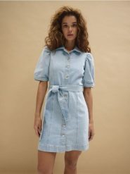 Jeansowa sukienka z wiązaniem - niebieski. Niebieskie sukienki damskie Reserved, l, bez wzorów, z denimu, bez kołnierzyka, bez ramiączek, rozkloszowane. Za 159.99 zł.