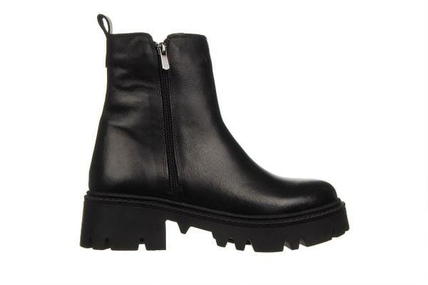 Botki Bayla-161 138 23512 Black 161598, Czarny, Skóra naturalna - 40. Czarne botki damskie Bayla, na zimę, z gumy, eleganckie, z okrągłym noskiem, bez obcasa, bez zapięcia. W wyprzedaży za 269.10 zł.