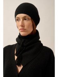 Just Cashmere Kaszmirowy szal "Lima" w kolorze czarnym rozmiar: onesize. Czarne szaliki i kominy damskie Just Cashmere, bez wzorów, z kaszmiru. Za 239.99 zł.