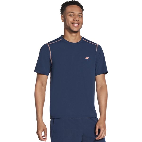 T-shirt sportowy z krótkim rękawem męski Go Dri All Day Tee. Niebieskie t-shirty męskie Skechers, m, bez wzorów, z materiału, bez kołnierzyka. Za 99.99 zł.