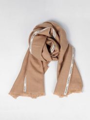 FREDs BRUDER Szal w kolorze beżowym - 200 x 130 cm rozmiar: onesize. Brązowe szaliki i kominy damskie FREDs BRUDER, bez wzorów, z materiału. Za 52.17 zł.