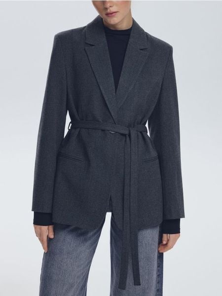 Marynarka z wiązaniem - ciemnoszary. Szare marynarki i żakiety damskie Reserved, l, bez wzorów, z tkaniny. Za 229.99 zł.