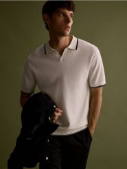 Strukturalny sweter polo - biały. Białe swetry męskie Reserved, l, bez wzorów, z bawełny, bez kołnierzyka. W wyprzedaży za 65.99 zł.