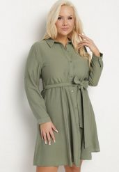Zielona Wiskozowa Sukienka Koszulowa z Materiałowym Paskiem Edirilea. Zielone sukienki damskie Born2be, na co dzień, xl, bez wzorów, z jeansu, eleganckie, bez kołnierzyka, bez ramiączek, midi, koszulowe. W wyprzedaży za 93.49 zł.