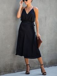 Milan Kiss Sukienka w kolorze czarnym rozmiar: M. Czarne sukienki damskie Milan Kiss, na imprezę, m, bez wzorów, bez kołnierzyka, bez ramiączek, midi. Za 127.35 zł.
