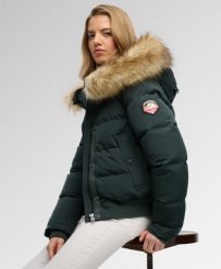 Superdry Kurtka Bomber Everest z kapturem z recyklingowanego poliestru. Zielone kurtki damskie Superdry., bez wzorów, z kapturem. Za 802.65 zł.