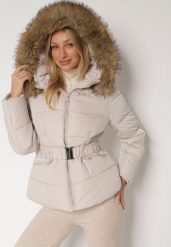 Beżowa Pikowana Kurtka z Paskiem Nieodpinanym Kapturem i Futerkiem Retinda. Brązowe kurtki damskie Born2be, l, bez wzorów, z jeansu. Za 239.99 zł.