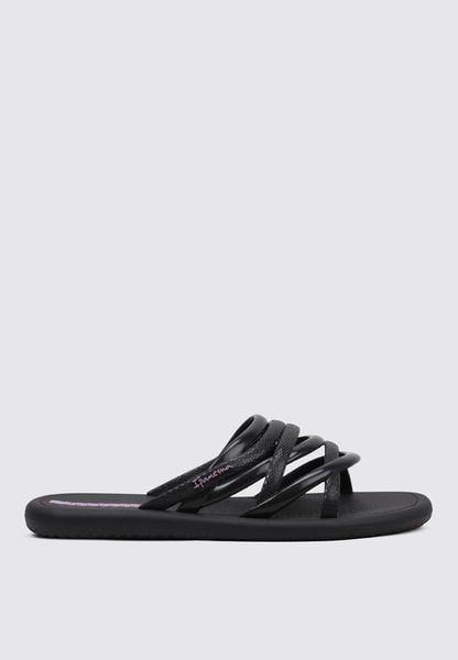 Klapki damskie Ipanema 83606AW816. Czarne klapki damskie Ipanema, bez wzorów, z materiału, bez obcasa. Za 67.99 zł.