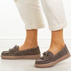 Brązowe skórzane mokasyny damskie Vinceza 93223. Białe mokasyny damskie VINCEZA, z jeansu. Za 219.00 zł.