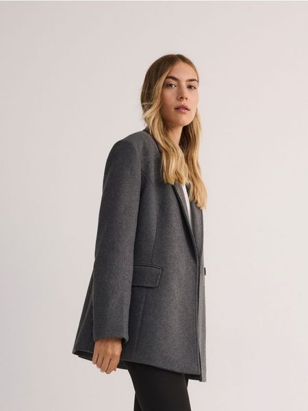 Płaszcz z wełną - szary. Szare płaszcze damskie Reserved, l, bez wzorów, z wełny. W wyprzedaży za 179.99 zł.