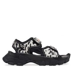 Sandały adidas. Białe sandały damskie Adidas, bez wzorów, bez obcasa, na płaskiej podeszwie. Za 609.99 zł.