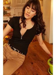 Olalook Koszulka w kolorze czarnym rozmiar: M. Czarne bluzki damskie Olalook, m, bez wzorów, bez kołnierzyka. Za 56.99 zł.