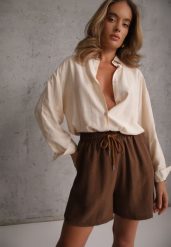 Brązowe Szorty Casual High Waist na Lato Bogate w Wiskozę Ismina. Brązowe szorty damskie Renee, bez wzorów, z materiału, casualowe, z podwyższonym stanem. Za 39.99 zł.