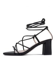 Loft37 Skórzane sandały w kolorze czarnym rozmiar: 39. Czarne sandały damskie loft37, bez wzorów, bez obcasa, na koturnie. Za 304.99 zł.