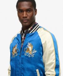 Superdry Sukajan Haftowana Kurtka Bomber – Lekki Błysk. Niebieskie kurtki damskie Superdry., xl, bez wzorów, z bawełny, bez kaptura. Za 615.90 zł.