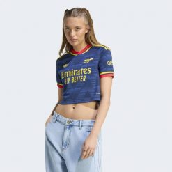 Krótka koszulka wyjazdowa Arsenal FC 26/27. Niebieskie t-shirty damskie Adidas, m, bez wzorów, z dzianiny, bez kołnierzyka. Za 369.00 zł.