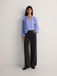 Koszula z falbanką z lyocellem - niebieski. Niebieskie koszule damskie Reserved, l, bez wzorów, z lyocellu, bez kołnierzyka, bez ramiączek. W wyprzedaży za 59.99 zł.