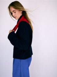 Sweter z domieszką wełny - granatowy. Niebieskie swetry klasyczne damskie Reserved, l, z dzianiny, bez kołnierzyka. Za 159.99 zł.