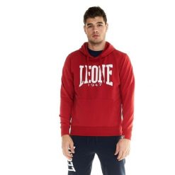 Męska bluza z kapturem Leone 1947 Apparel. Czerwone bluzy sportowe męskie LEONE 1947 APPAREL, bez wzorów, z tkaniny, sportowe, bez kołnierzyka, bez ramiączek. W wyprzedaży za 139.75 zł.