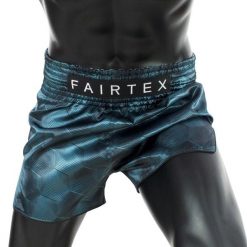 Spodenki Muay Thai Fairtex BS1902 Stealth Szare XL. Szare szorty męskie FAIRTEX, bez kołnierzyka. Za 279.00 zł.