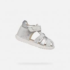 Sandały GEOX B SANDAL MACCHIA GIR Srebrny. Białe sandały damskie Geox, bez wzorów, ze skóry, bez obcasa. Za 218.99 zł.