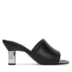 Klapki DKNY. Czarne klapki damskie DKNY, bez wzorów, bez obcasa. Za 489.99 zł.