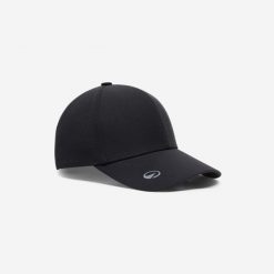 Czapka z daszkiem do golfa z magnesem na znacznik. Czarne czapki męskie INESIS, bez wzorów, z materiału. Za 49.99 zł.