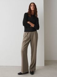 OPUS Spodnie "Marou" w kolorze jasnobrązowym rozmiar: 42. Brązowe spodnie materiałowe damskie Opus, bez wzorów, z materiału, z podwyższonym stanem. Za 143.99 zł.