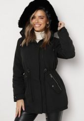Czarna Kurtka Parka z Kapturem z Futerkiem Ouida. Czarne kurtki damskie Born2be, xl, z aplikacjami, z futra, z kapturem. Za 149.99 zł.