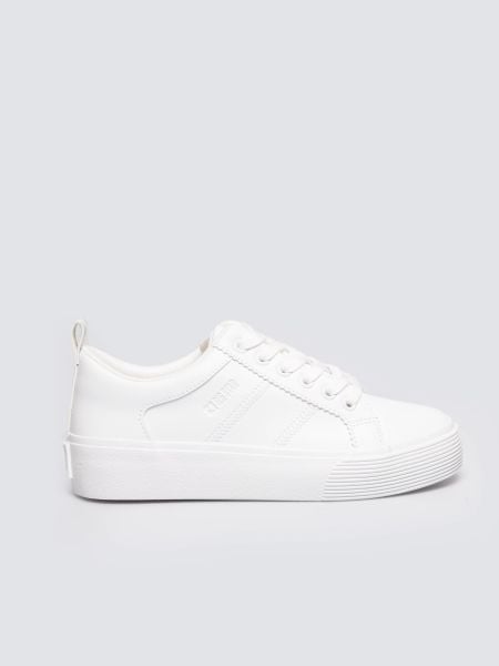 Trampki damskie ze skóry ekologicznej białe RR274315 101. Białe trampki i tenisówki damskie Big Star, bez wzorów, ze skóry ekologicznej. W wyprzedaży za 99.99 zł.