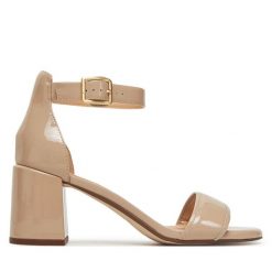 Sandały Clarks. Brązowe sandały damskie Clarks, bez wzorów, bez obcasa, na słupku. Za 299.99 zł.