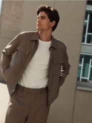 Kurtka z kołnierzem - brązowy. Brązowe kurtki męskie Reserved, l, bez wzorów, z tkaniny, bez kaptura. W wyprzedaży za 69.99 zł.