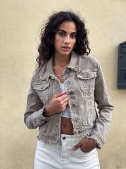 Tamba Kurtka dżinsowa w kolorze beżowym rozmiar: 42. Brązowe kurtki damskie Tamba, bez wzorów, bez kaptura. Za 156.61 zł.