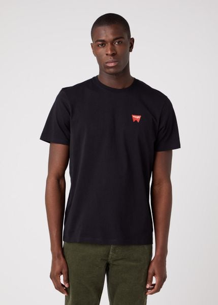WRANGLER SIGN OFF TEE MĘSKI T-SHIRT KOSZULKA LOGO BLACK W70MD3100 112319289. Czarne t-shirty męskie Wrangler, l, bez wzorów, bez kołnierzyka. Za 69.99 zł.