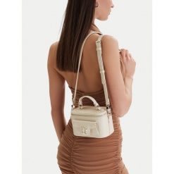 Torebka Eva Minge. Białe torebki klasyczne damskie Eva Minge, bez wzorów, bez dodatków. Za 199.99 zł.