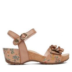 Sandały Laura Vita. Brązowe sandały damskie Laura Vita, bez wzorów, bez obcasa, na koturnie. Za 439.99 zł.