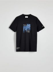 T-shirt comfort z nadrukiem - ciemnoszary. Szare t-shirty męskie Reserved, l, bez wzorów, z bawełny, bez kołnierzyka. Za 69.99 zł.