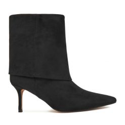 Botki Nine West. Czarne botki damskie Nine West, bez obcasa, na szpilce, bez zapięcia. Za 299.99 zł.