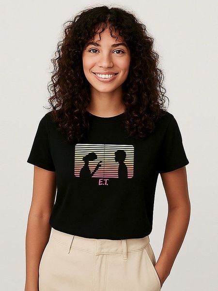 WOOOP Koszulka "E. T." w kolorze czarnym rozmiar: M. Czarne bluzki damskie Wooop, m, bez wzorów, bez kołnierzyka, bez ramiączek. Za 69.75 zł.