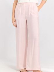 Spodnie wide leg z zakładkami - różowy. Czerwone spodnie materiałowe damskie Sinsay, bez wzorów. W wyprzedaży za 29.99 zł.
