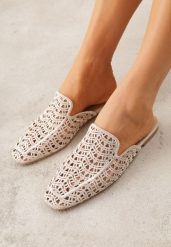 Beżowe Klapki Mule z Ażurową Cholewką Szydełkową Civeza. Brązowe klapki damskie Born2be, w ażurowe wzory, z jeansu, bez obcasa, na płaskiej podeszwie. Za 89.99 zł.