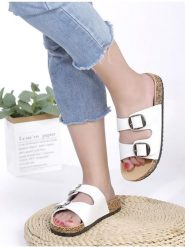 C'M Klapki w kolorze białym rozmiar: 36. Białe klapki damskie C'M, bez wzorów, bez obcasa. Za 86.99 zł.