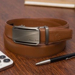 Pasek męski skórzany klamra automatyczna brązowy Beltimore A51 : Kolory - brązowy, beżowy, Rozmiar pasków - r.105-120 cm. Brązowe paski męskie bez wzorów, ze skóry, wizytowe. Za 71.40 zł.