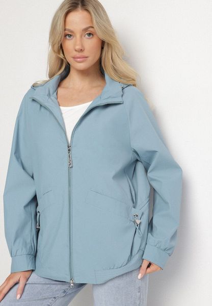 Niebieska Kurtka Parka o Pudełkowym Kroju ze Ściągaczem w Talii i Kapturem Sesoliena. Niebieskie kurtki damskie Born2be, l, bez wzorów, z jeansu. Za 199.99 zł.