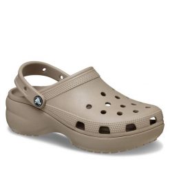 Klapki Crocs. Brązowe klapki damskie Crocs, bez wzorów, bez obcasa. Za 279.99 zł.
