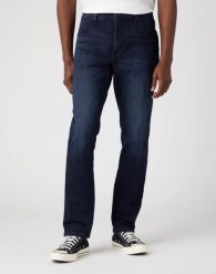 WRANGLER RIVER MĘSKIE SPODNIE JEANSOWE DUSKY NIGHT 112341406 W17T007111. Spodnie materiałowe męskie Wrangler, bez wzorów, z jeansu. Za 229.99 zł.